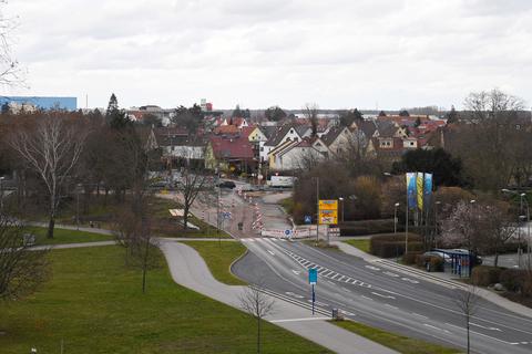 Die Baustelle am Groß-Gerauer Südring wird wohl bis Ende 2023 erhalten bleiben. In einem ersten Schritt sollen Ein- und Ausfahrt in die Wilhelm-Seipp-Straße wieder ermöglicht werden.