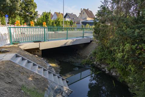 Die Mühlbachbrücke in der Schützenstraße steht vor der Fertigstellung. Foto: Robert Heiler