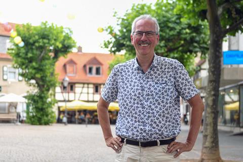 Thomas Krambeer auf dem Sandböhl in Groß-Gerau. Mit dem bevorstehenden Ruhestand zieht es den Grünen-Politiker und Sozialamtsleiter mit seiner Frau Bärbel an den Bodensee.