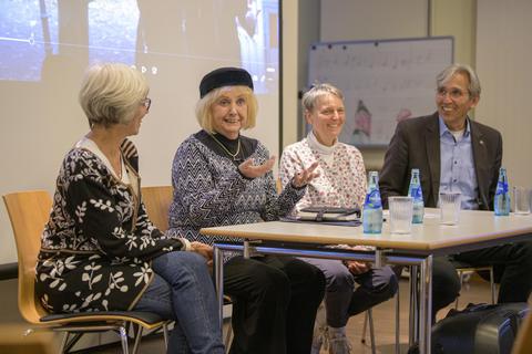 Um das Leben jüdischer Frauen im Deutschland ging es bei einem Gespräch zwischen (von links) Kristin Flach-Köhler, Petra Kunik, Elke Deul und Pfarrer Wolfgang Prawitz. © Robert Heiler