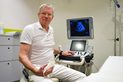 Hans Anschütz ist leitender Arzt des Dialyse-Zentrums Groß-Gerau. © Samantha Pflug