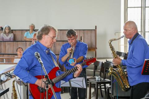 An Gitarre, Orgel, Schlagzeug sowie Blasinstrumenten haben die Bandmitglieder in der Kirche alles gegeben. Foto: VF/Marc Schüler