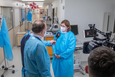 Die Kreisklinik gewährt dem privaten Fernsehsender RTL über 24 Stunden beispielhafte Einblicke in den Klinikalltag auf der Intensivstation.         Foto: Volker Dziemballa
