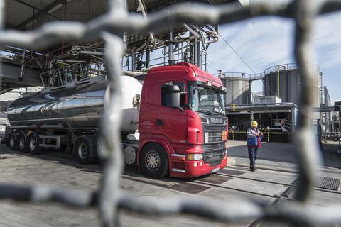 Um 70 Prozent will die Solvadis Distribution GmbH ihr Tanklager im Gernsheimer Hafen erweitern. Archivfoto: Vollformat/Robert Heiler