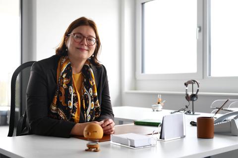 Klinik-Geschäftsführerin Prof. Dr. Erika Raab hat sich in ihrem neuen Büro in der Groß-Gerauer Wilhelm-Seipp-Straße bereits eingerichtet.