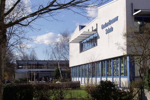 Die Sanierung und Umwandlung der Gustav-Brunner-Schule in Ginsheim-Gustavsburg in eine inklusive Ganztagsschule wird knapp 5,3 Millionen Euro teurer als geplant. Das stößt der CDU-Fraktion im Kreistag Groß-Gerau sauer auf.