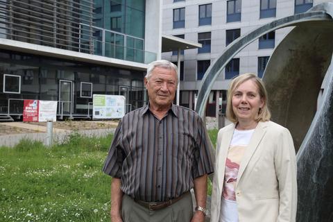 Karl Wolf und Sigrid Volz haben bei einer Ehrung von Kleintierzüchtern im Kreis eine Sonderauszeichnung bekommen. Frank Möllenberg