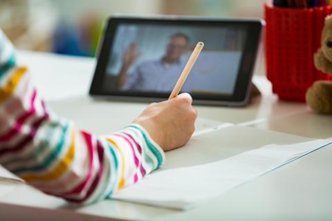 Distanz-, Wechsel- und Präsenzunterricht durchlebten die Schüler im Kreis Groß-Gerau im zurückliegenden Schuljahr im Wechsel. Das erschwert die Notenfindung. Archivfoto: Aleksandra Suzi – stock.adobe