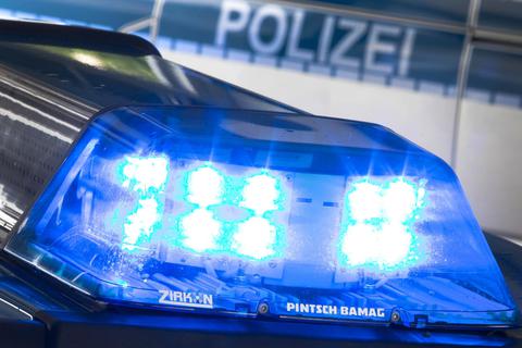 Nach ersten Schätzungen der Polizei entstand bei dem Unfall ein Schaden von 5000 Euro.