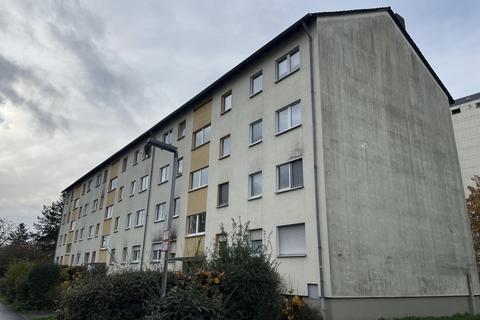 In diesem Walldorfer Wohnblock der Vonovia ist die Heizung seit anderthalb Wochen ausgefallen, weshalb die Mieter frieren müssen.