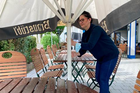 Zorica Milutinovic vom TGS Casino öffnet ihren Biergarten wieder.  Foto: Vollformat/Marc Schüler 