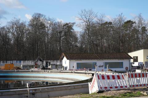 In der Kläranlage in Mörfelden-Walldorf wird derzeit am Bau der vierten Reinigungsstufe gearbeitet. © Marc Schüler
