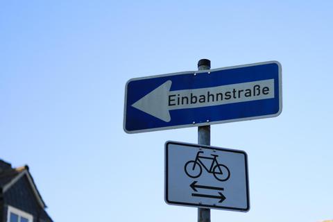In Nauheim können Radfahrer künftig im Friedhofsweg und der Nachtweide auch gegen die Fahrtrichtung unterwegs sein. Archivfoto: vrm