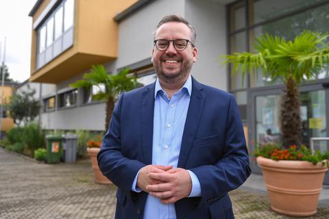 Christian Wachsmann (37) ist der neue Leiter des Fachbereichs 1, Zentrale Dienste und Finanzen, im Nauheimer Rathaus.
