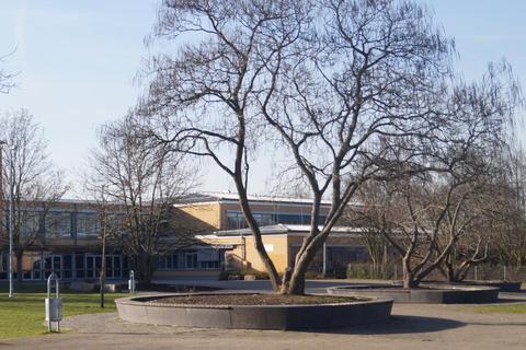 Die Raunheimer Anne-Frank-Schule war zuletzt Schauplatz eines Handballcamps. Archivfoto: Anne.Frank-Schule