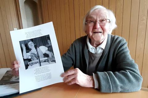Mit 13 Jahren zum ersten Mal in der Bütt: Die „Knoddel“ Margret Kraus wird 90 Jahre alt. Foto: Michael Kapp