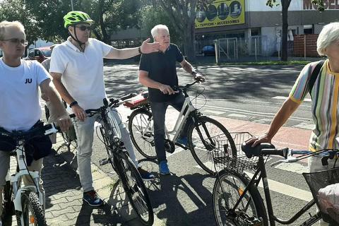Bei einer Raunheimer CDU-Radtour ist es um das Radverkehrskonzept gegangen. Fraktionsvorsitzender Stefan Teppich gibt die Richtung vor. Foto: Michael Kapp
