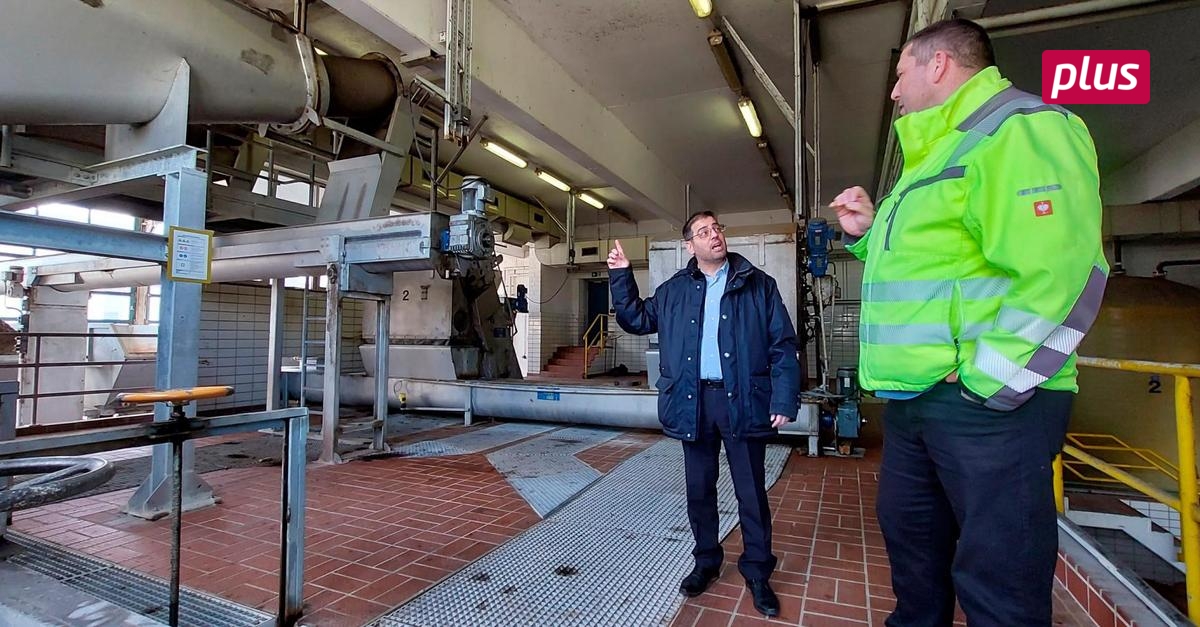 Raunheim: Bürgermeisterkandidat informiert sich im Klärwerk