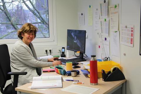 Hortleiterin Anja Fehr in ihrem Büro. Foto: Stadt Riedstadt