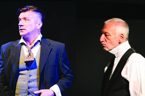 Oliver Kai Müller (links) und Erich Schaffner während einer Probe von „Ein Inspektor kommt“. Foto: Büchnerbühne