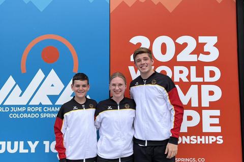 Florian Gehre, Julia Rhodemann und Robin Krauß (von links) nahmen erfolgreich an den Weltmeisterschaften im Rope Skipping teil. Foto: TV Crumstadt