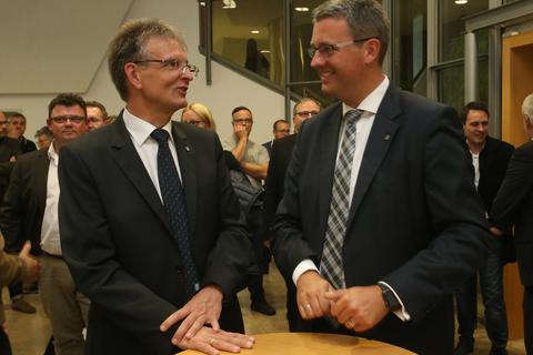 Joachim Walczuch (links) gegen Patrick Burghardt – diese Konstellation wird es bei der kommenden OB-Wahl in Rüsselsheim nicht mehr geben. Gewählt wurde 2017 übrigens keiner der Beiden. Udo Bausch hieß der lachende Dritte.