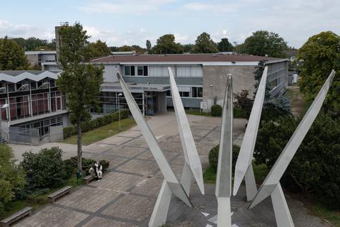 Rüsselsheim, 13.09.2023. IKS, Immanuel Kant Schule. Copterbild. © VOLLFORMAT/Volker Dziemballa, 0171/8008272 . Engelhardtstr. 20, 65428 R’heim, 0171 8008272. mail@vollformat.de