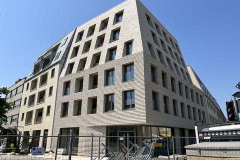 Das Gerüst ist verschwunden: Das Projekt "Wohnen am Friedensplatz" steht kurz vor seiner Fertigstellung.