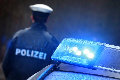 Polizeieinsatz mit Blaulicht. Symbolfoto: Karl-Josef Hildenbrand/dpa
