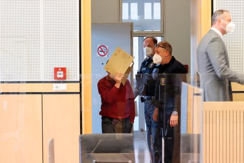 Unser Archivbild zeigt den 35-jährigen Wohnungslosen, der vom Limburger Landgericht wegen Mordes zu mindestens 15 Jahre Gefängnis verurteilt worden war.
