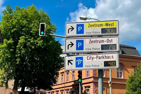 Parkleitsystem am Eschhöfer Weg: Limburg will seine Parkflächen neu organisieren. Der Weg dorthin ist schwierig.
