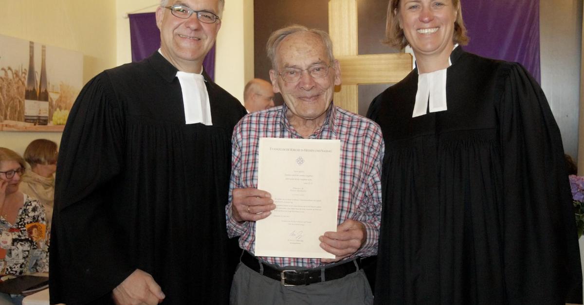 Guntersblum Ehrung für Pfarrer i.R Dieter Michaelis Echo Online