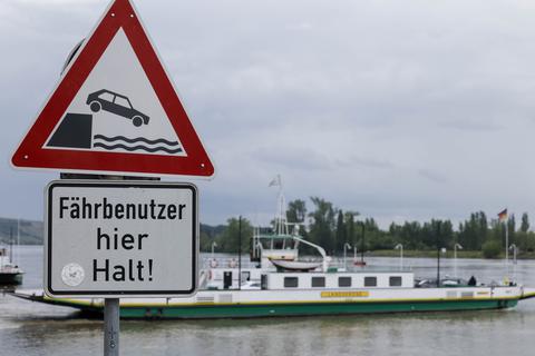 Die Zukunft der Rheinfähre "Landskrone" hängt am seidenen Faden. Sollte der Betrieb konkurs gehen, hätten nicht nur Auto-Pendler ein Problem, sondern auch Touristen, Anwohner und die Umwelt, betonen die Unterzeichner einer Petition für den Erhalt der Fähre.