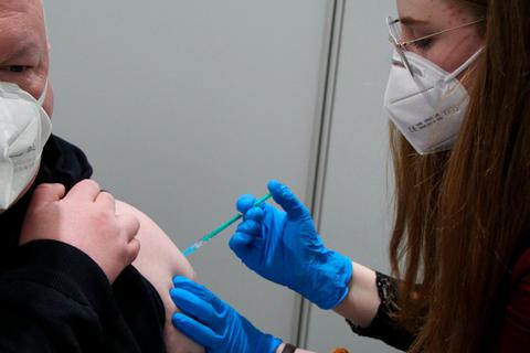 Professor Harald Renz hält trotz verstärkter Impfungen die Maskenpflicht weiterhin für unerlässlich.  Symbolfoto: Landkreis Marburg-Biedenkopf 