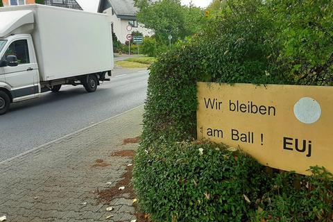 Die Eschenhahner Bürger kämpfen seit Jahrzehnten um eine Verkehrsentlastung mithilfe einer Ortsumgehung. Foto: Volker Stavenow