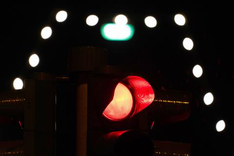 Eine Ampel zeigt Rot. Foto: dpa