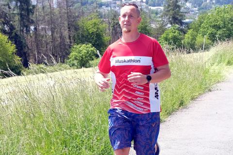 Schwitzen für den 42-Kilometer-Lauf: Erik Berg trainiert für den Marathon in Uganda. Martin Fromme