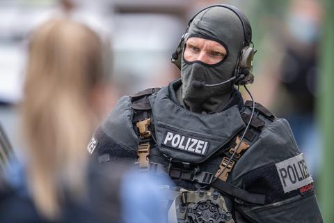 Mit Unterstützung eines SEK-Kommandos hat die Polizei den Mann aus seiner Siegener Wohnung geholt. Unser Foto ist ein Symbolbild.