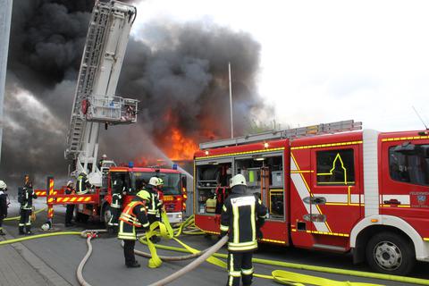 Eines der großen Themen der vergangenen Tage: der Brand in der Gewerbehalle im Aßlarer Walberggraben.