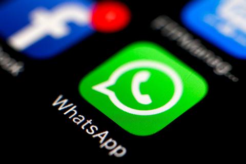Das Whatsapp-Logo auf einem Smartphone