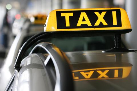 Wer in Trebur ein Taxi nutzen möchte, muss künftig tiefer in die Tasche greifen. Symbolfoto: dpa