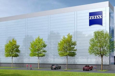 Der Entwurf zeigt die geplante Multifunktionsfabrik mit den Bereichen Optik, Beschichtung und Montage von Zeiss SMT im Dillfeld. 150 Menschen sollen dort arbeiten. Am kommenden Mittwoch ist Spatenstich.