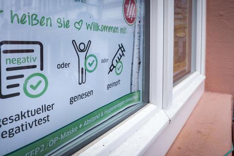 Ab Samstag gilt in der Gastronomie in Rheinland-Pfalz die 2G-Plus-Regel.  Foto: Sascha Kopp