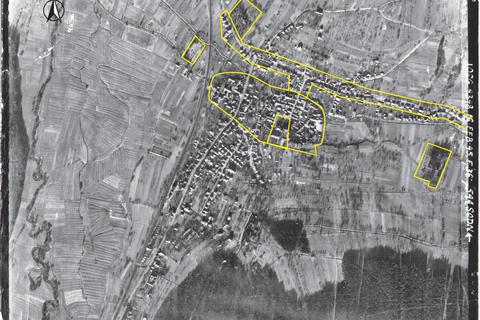 Ein Luftbild zeigt Bad König im Jahr 1945. 