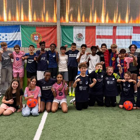 24 Kinder der Fußball-AG der Schule am Sportpark und der E-Jugend des FSV Erbach hatten jede Menge Spaß beim Sport- und Erlebnistag in Wiesloch.