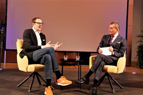 Diesmal mehr Wissenschaft als Witz: Vince Ebert (links) im Gespräch mit Michel Friedmann. © Manfred Giebenhain