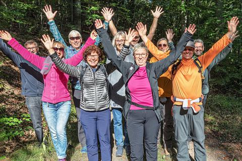 Crumbacher Wanderer und Wanderinnen erfreuen sich des Lebens beim Wandertag Foto: Dieter Preuss