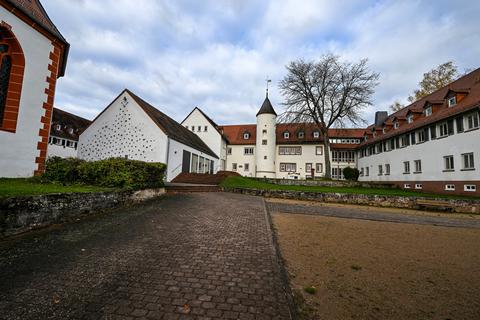 Das Evangelische Dekanat Odenwald setzt sich intensiv für den Erhalt von Kloster Höchst als Tagungshaus ein. Für die Landeskirche ist auch ein Verkauf denkbar.