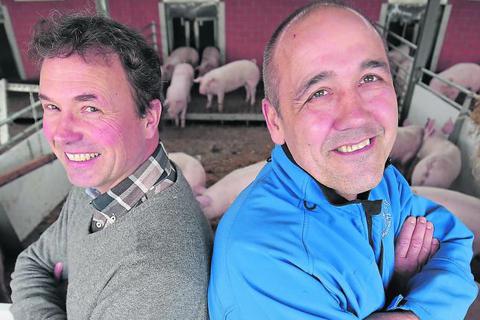 Neue Wege für die Landwirtschaft suchen die Landwirte Martin Allmenröder (links) und Lutz Eidmann. Foto: Guido Schiek 