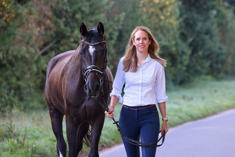 Sandra Funken möchte als Direktkandidatin der CDU für den Wahlkreis 53 Odenwald wiedergewählt werden. Viele kennen sie als Politikerin – privat liebt sie es, Zeit mit ihrem Pferd zu verbringen.